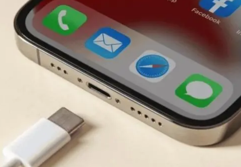 榕城苹果15维修分享iPhone15改USB-C接口后能和安卓用户互借充电器吗 